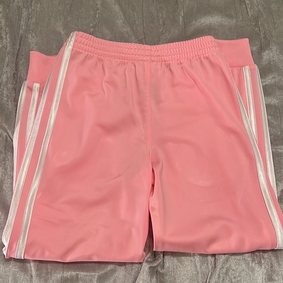 Gently used girls size 6 Adidas tracksuit. Size 6 - Picture 5 of 9